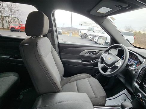 Used 2023 Chevrolet Traverse LT image 13