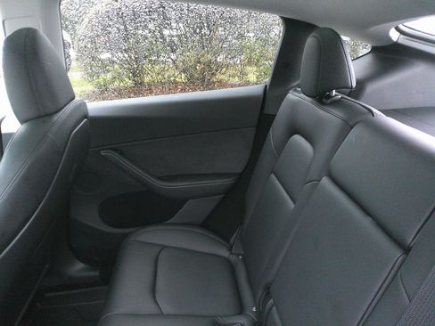 Used 2023 Tesla Model Y Long Range image 29