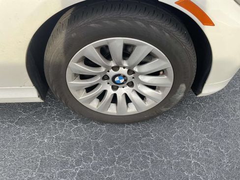 Used 2009 BMW 328i Sedan RWD image 2