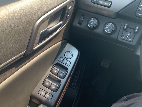 Used 2016 Chevrolet Tahoe LTZ AWD/4WD image 10