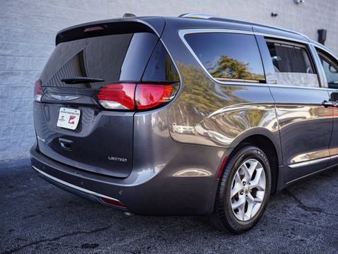 Used 2020 Chrysler Pacifica Limited image 14