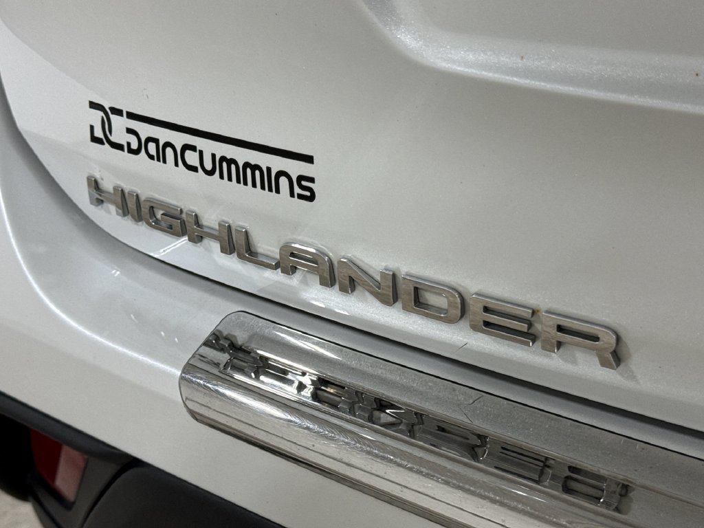 Used 2023 Toyota Highlander L FWD image 26