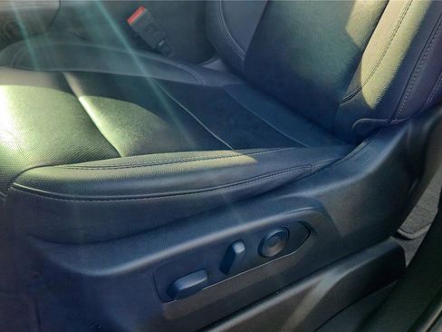 Used 2024 GMC Sierra 2500 SLT w/ SLT Premium Package image 16