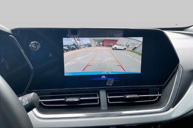 Used 2025 Chevrolet Trax LT w/ LT Convenience Package FWD image 23