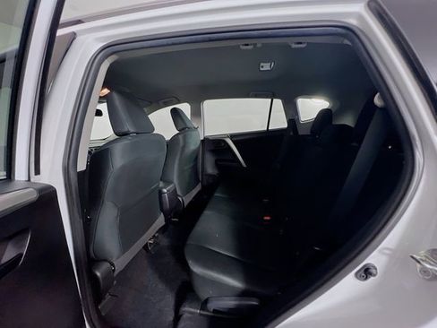 Used 2018 Toyota RAV4 LE image 23