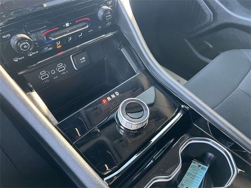 Certified 2023 Jeep Grand Cherokee Laredo image 22