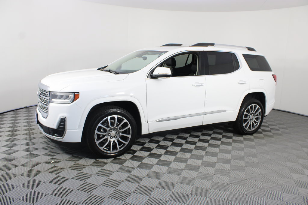 Used 2023 GMC Acadia Denali w/ Denali Ultimate Package FWD image 3