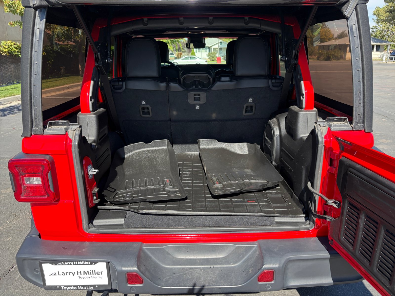 Used 2019 Jeep Wrangler Unlimited Sahara w/ Dual Top Group AWD/4WD image 26