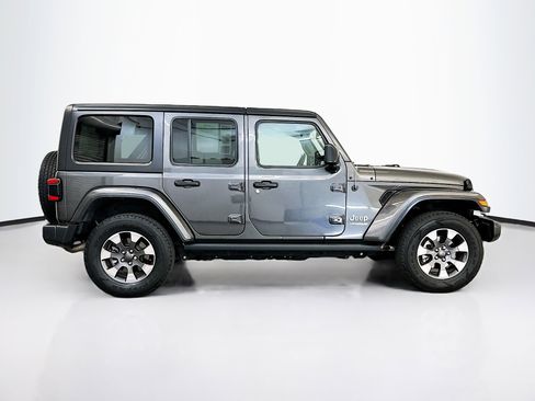 Used 2018 Jeep Wrangler Unlimited Sahara image 10