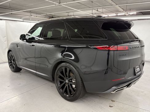 Used 2025 Land Rover Range Rover Sport SE AWD/4WD image 3