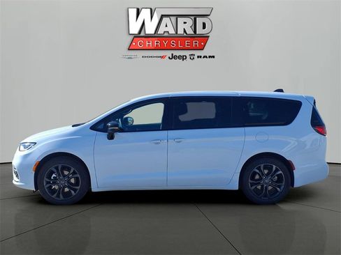 New 2025 Chrysler Pacifica Select image 22