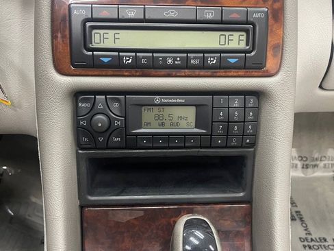 Used 2002 Mercedes-Benz CLK 320 Cabriolet image 27