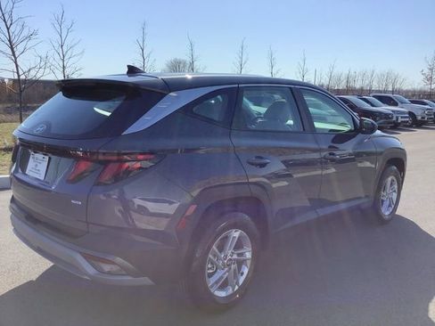 Certified 2025 Hyundai Tucson SE image 6