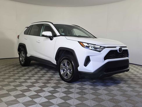 Used 2024 Toyota RAV4 XLE image 1