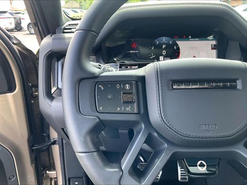 Used 2025 Land Rover Defender 110 AWD/4WD image 20