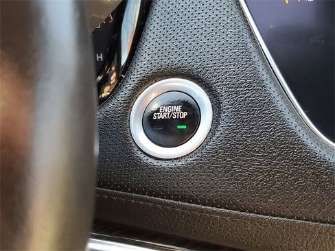 Used 2018 Cadillac XT5 FWD image 17