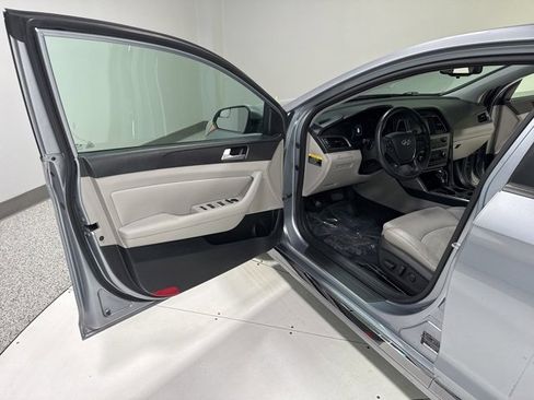Used 2016 Hyundai Sonata Sport w/ Option Group 1V image 10
