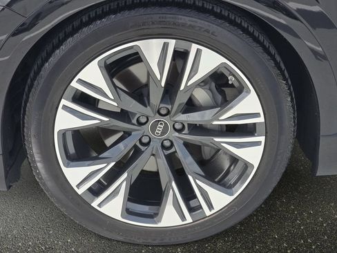 Used 2026 Audi Q8 Premium Plus AWD/4WD image 30