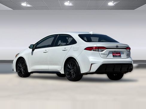 Certified 2024 Toyota Corolla SE FWD image 3