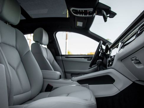 New 2026 Porsche Macan image 44