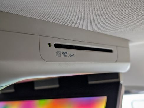 Used 2018 Chrysler Pacifica Touring-L image 42