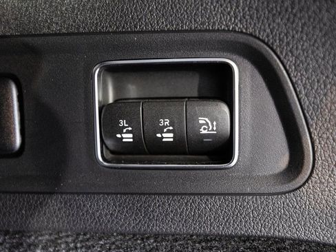 Used 2025 Mercedes-Benz GLS 580 4MATIC image 35