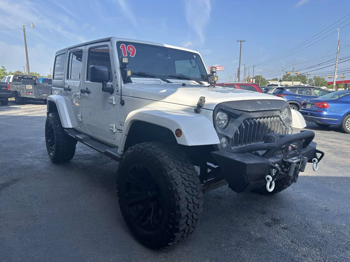 Used 2016 Jeep Wrangler Unlimited Sahara w/ Max Tow Package AWD/4WD image 6