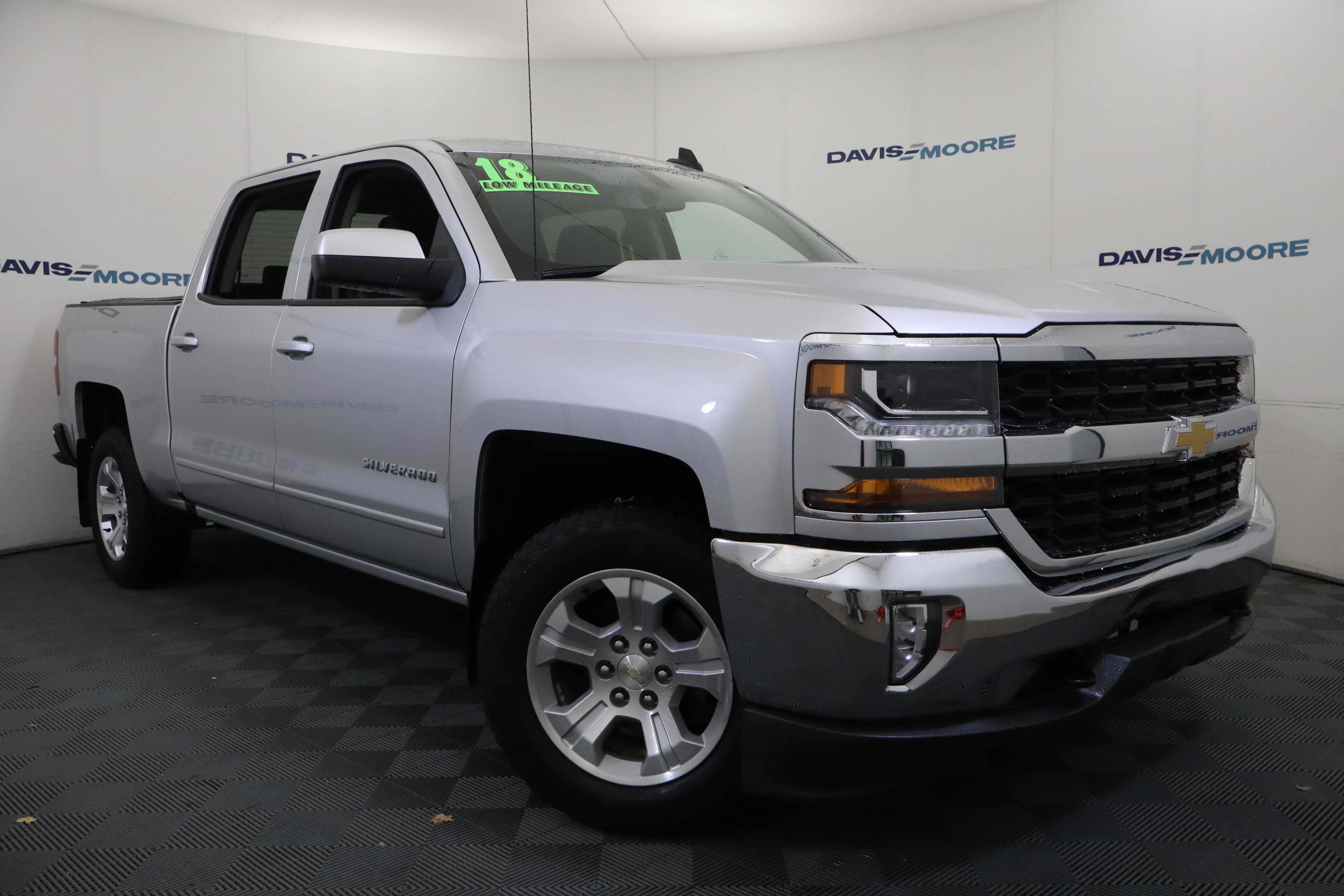 Used 2018 Chevrolet Silverado 1500 LT w/ All Star Edition AWD/4WD image 2