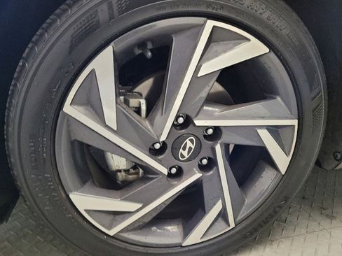 Used 2025 Hyundai Elantra Sport image 31