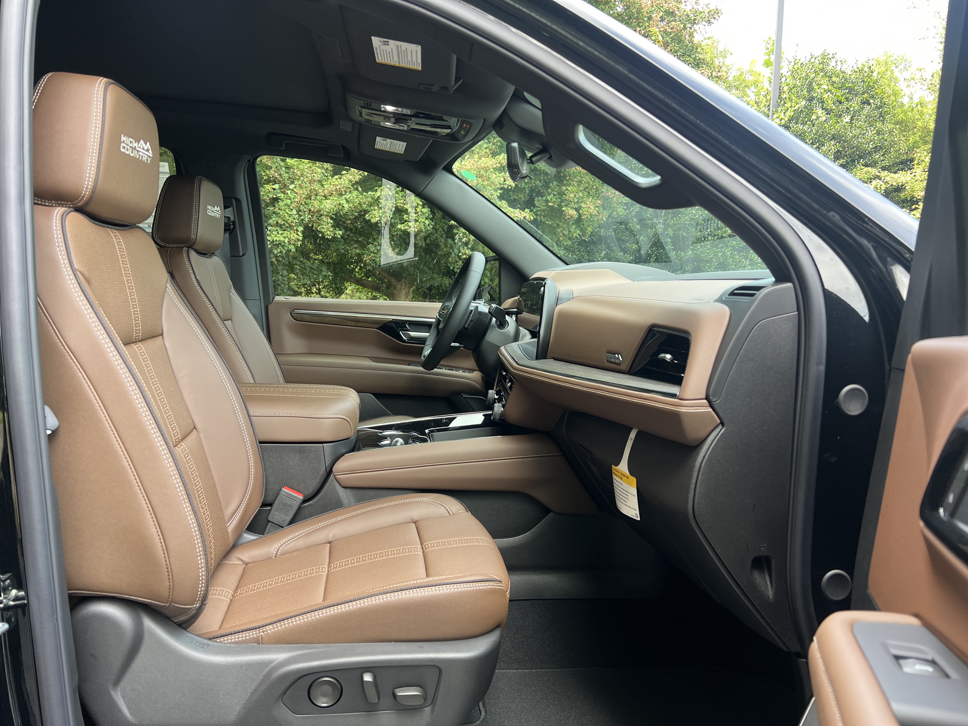 New 2026 Chevrolet Tahoe High Country w/ Sun And Tow Package AWD/4WD image 35