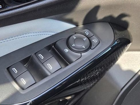 Used 2024 Chevrolet Trax LT FWD image 16