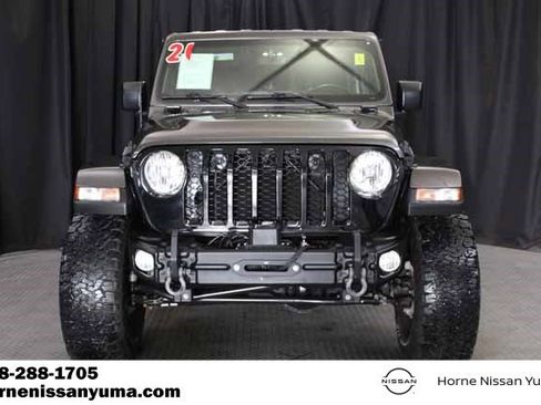 Used 2021 Jeep Gladiator Willys image 2