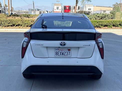 Used 2018 Toyota Prius Two w/ Prius Two Safety Plus Package FWD image 4