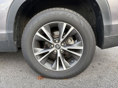 Used 2019 Toyota Highlander LE image 15