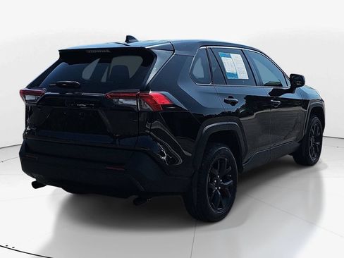 Used 2022 Toyota RAV4 LE FWD image 6