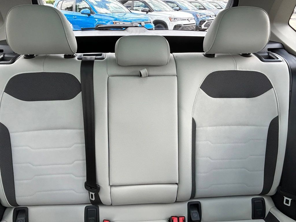 New 2026 Volkswagen Taos SE FWD image 13