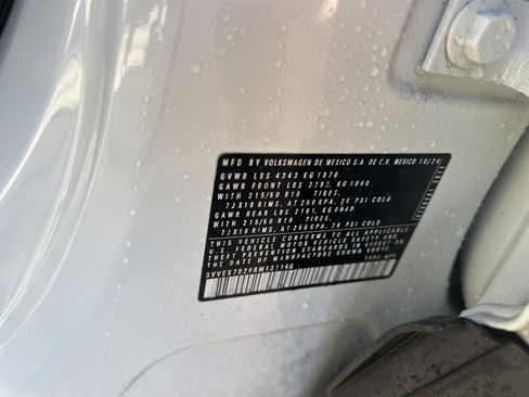 Certified 2024 Volkswagen Taos SE image 32