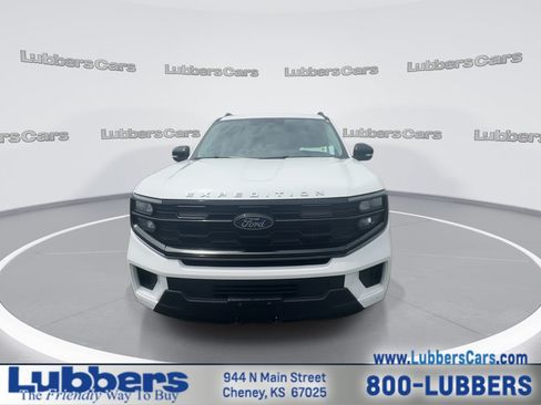 Used 2025 Ford Expedition Active AWD/4WD image 3