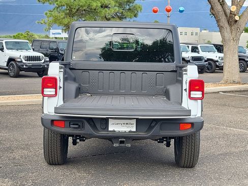 New 2025 Jeep Gladiator Sport image 31