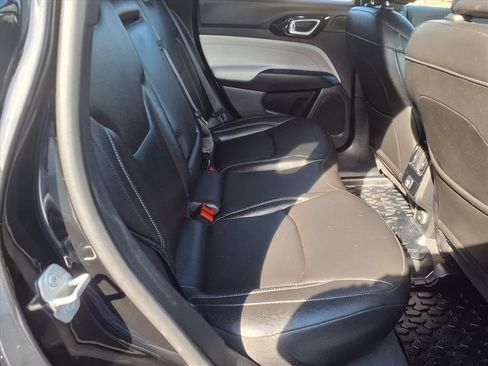 Used 2025 Jeep Compass Limited w/ Sun & Sound Group image 20