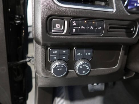 Used 2021 Chevrolet Suburban Z71 AWD/4WD image 38