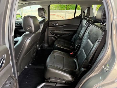 Used 2019 GMC Acadia SLT w/ LPO, Floor Liner Package image 18