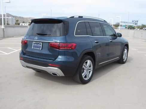 Used 2023 Mercedes-Benz GLB 250 4MATIC image 5