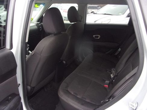 Used 2015 Kia Soul Base 4dr Crossover 6M image 15
