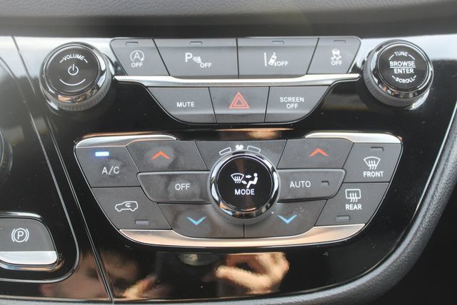 Used 2025 Chrysler Pacifica Select FWD image 22