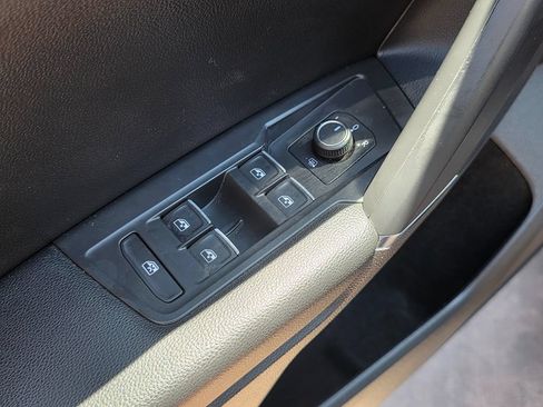 Used 2020 Volkswagen Tiguan SE w/ Panoramic Sunroof Package FWD image 29