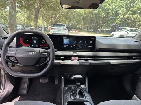 Used 2025 Kia K4 FWD image 32