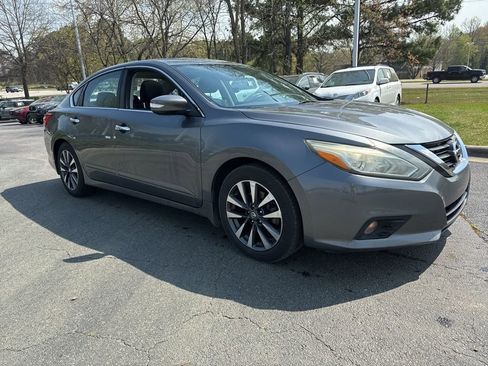 Used 2016 Nissan Altima 2.5 SV w/ Convenience Package image 7