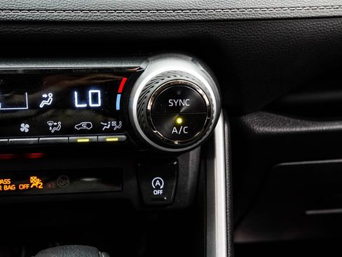 Used 2024 Toyota RAV4 XLE AWD/4WD image 30
