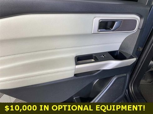 Used 2022 Ford Explorer XLT w/ Equipment Group 202A image 32